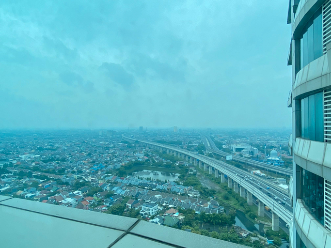 Exterior & Views 4, Enjoy Living Studio Room at High Floor Grand Kamala Lagoon Apartment By Travelio, Bekasi
