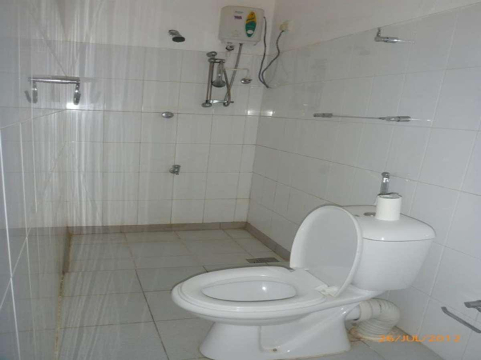 Bathroom 4, Fort Dew Villa, Galle Four Gravets