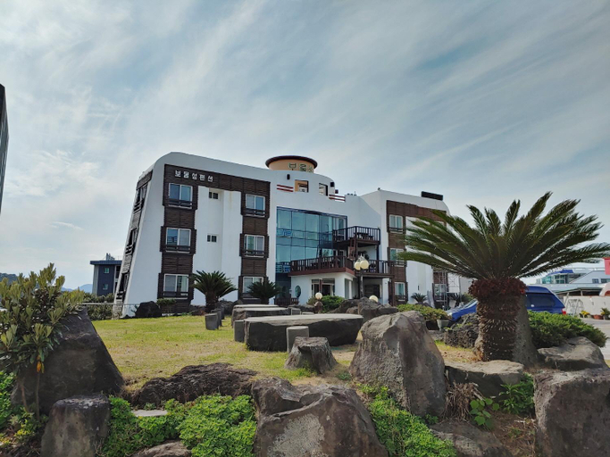 Others 5, Bomulseom Pension, Seogwipo