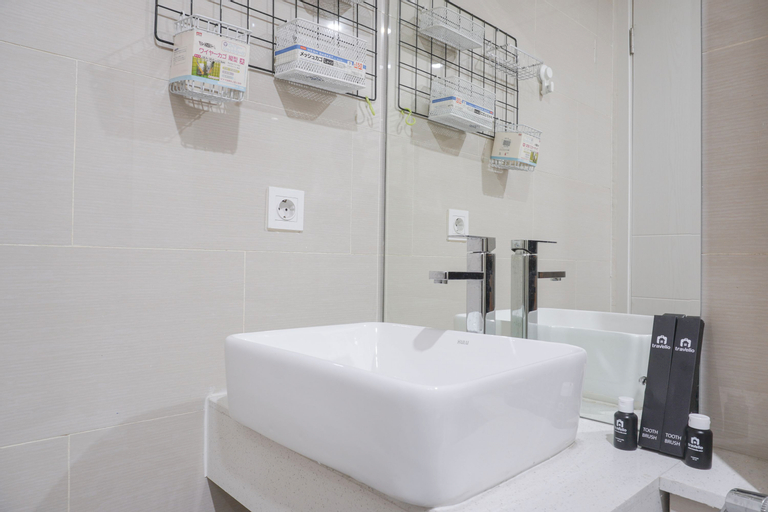 Bedroom 4, Simply Designed Studio at Daan Mogot City Apartment By Travelio, West Jakarta