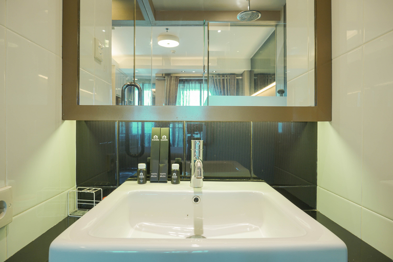 Bathroom 2, Great Choice Thamrin Executive Studio Apartment By Travelio, Central Jakarta
