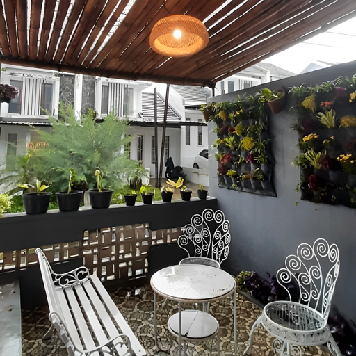 Food & Drinks, Hola Vila, Malang