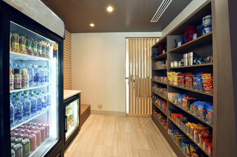Food & Drinks 3, Holiday Inn Express and Suites - Orlando Southeast by IHG, Orange