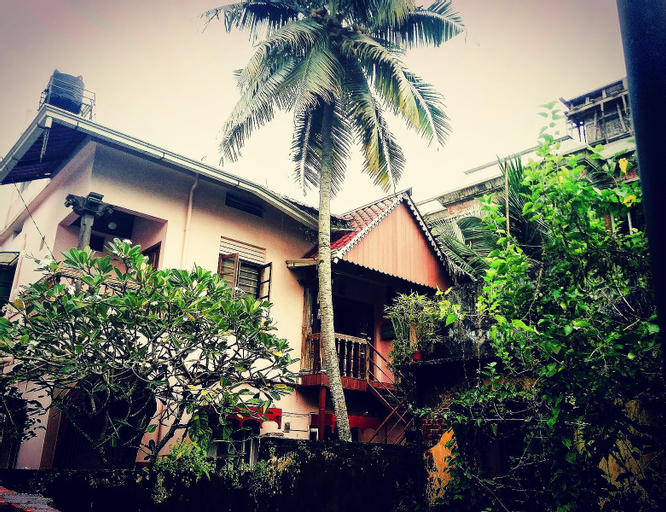 Exterior & Views