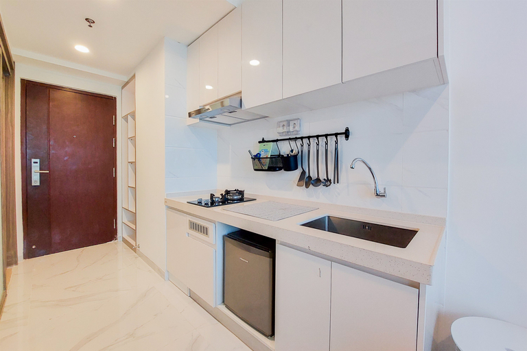 Others 4, Fancy and Clean Studio at Sky House BSD Apartment By Travelio, South Tangerang