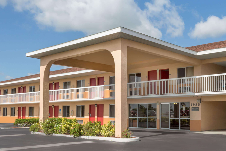 Exterior & Views 2, Howard Johnson by Wyndham Vero Beach/I-95, Indian River