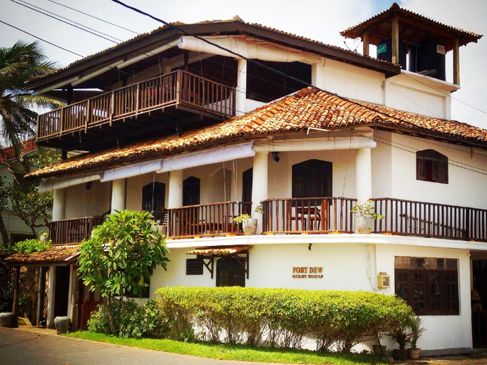 Exterior & Views