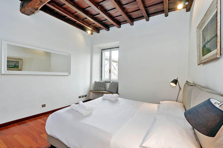 Others 5, Farnese elegant apartment, Rome