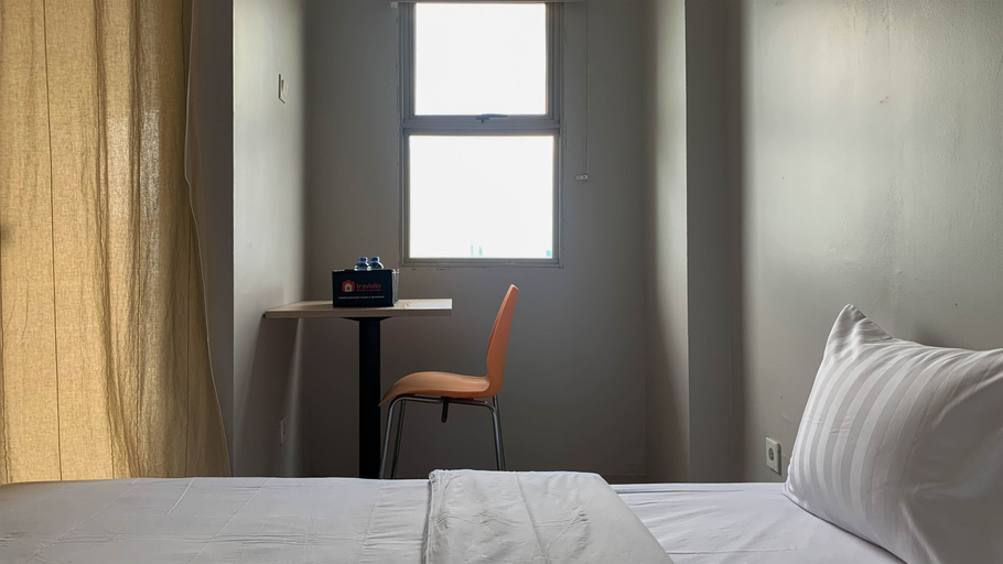 Bedroom 2, Cozy Studio at Belmont Residence Puri Apartment By Travelio, Jakarta Barat