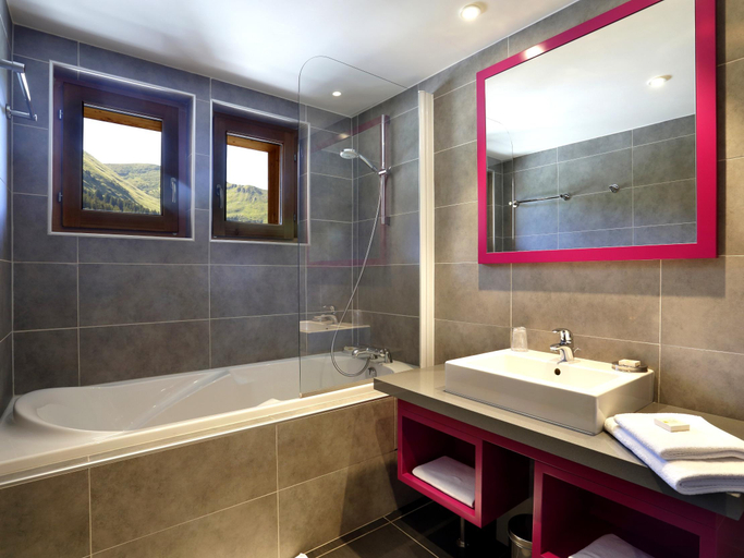 Bathroom, Logis Chalet Hotel Vaccapark, Haute-Savoie