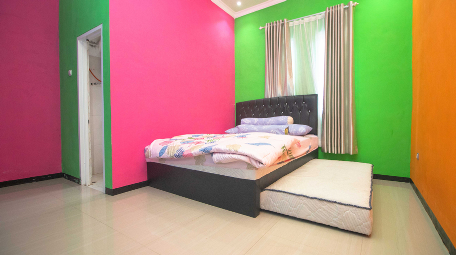 Bedroom 3, Villa Pelangi Indah Privat Pool with Montain view, Malang