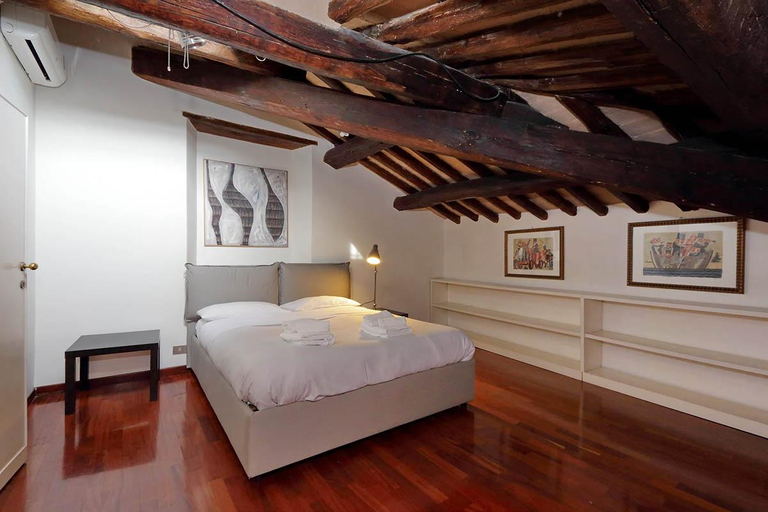 Others 3, Farnese elegant apartment, Rome