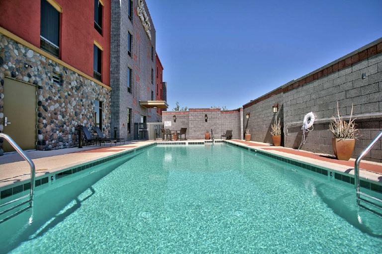Sport & Beauty 5, Hampton Inn & Suites Scottsdale at Talking Stick, Maricopa