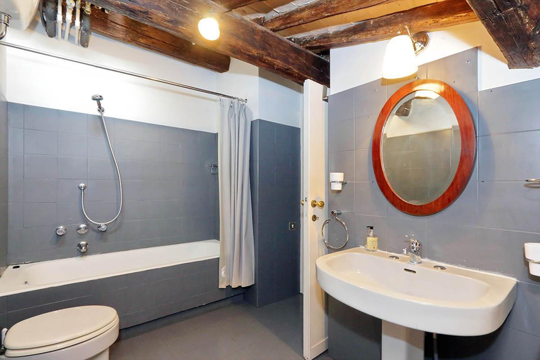 Bathroom 4, Farnese elegant apartment, Rome