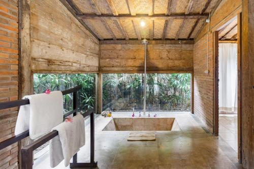 3, Entire Rustic Architecture Villa with Pool Four Bedrooms, Denpasar