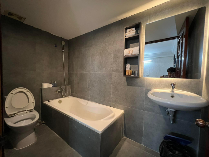 Bathroom, Bob Hotel, Buon Ma Thuot