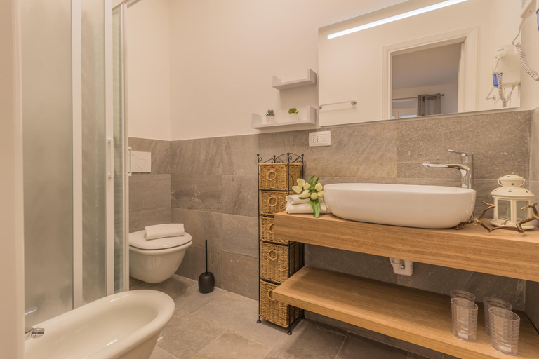 Bathroom 3, Casa Camelia Varenna, Lecco
