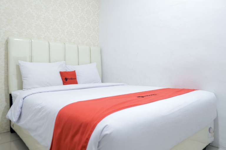 Bedroom 1, RedDoorz @ Aksara Medan, Medan