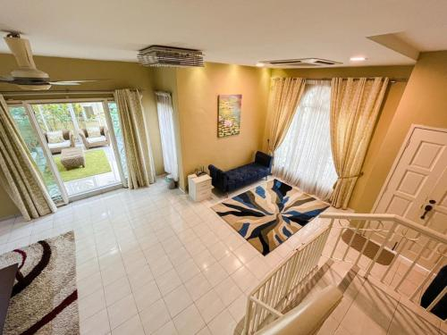 5, Nilai The Glass House Homestay Two Storey Bungalow, Seremban
