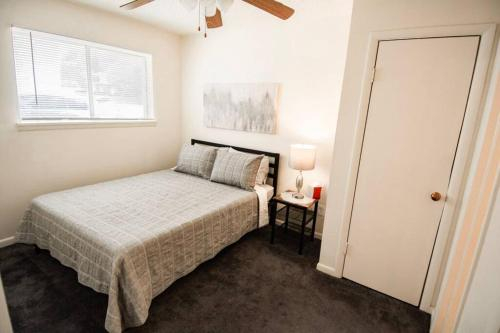 Guest House Cozy 1BR-Automobile Alley - Fast 100 WiFi, Oklahoma