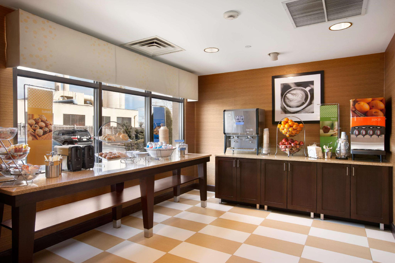 Food & Drinks 5, Hampton Inn Boston/Braintree, Norfolk