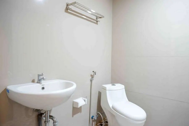 Bathroom 3, RedDoorz near Stadion Kridosono Blora, Blora