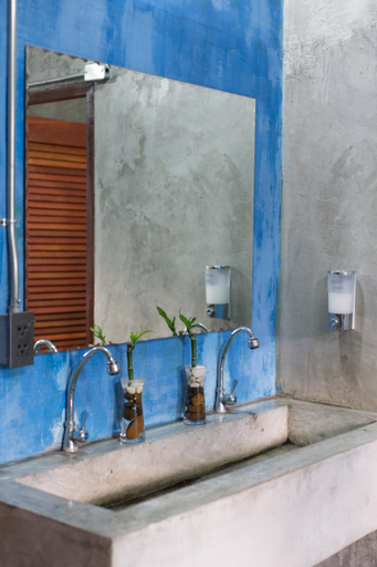 Bathroom 3, ZZ Hostel, Muang Chiang Mai