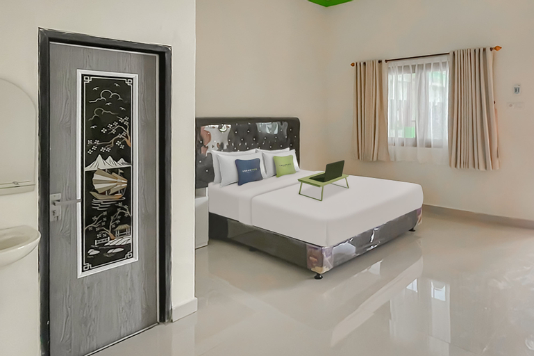 Bedroom 1, Urbanview Hotel Tirtamaya Jaya Indah Indramayu by RedDoorz, Indramayu