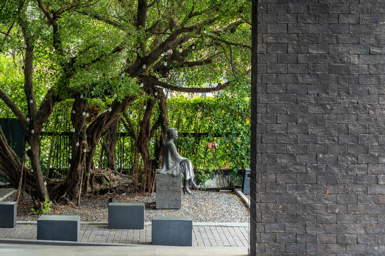 Exterior & Views 26