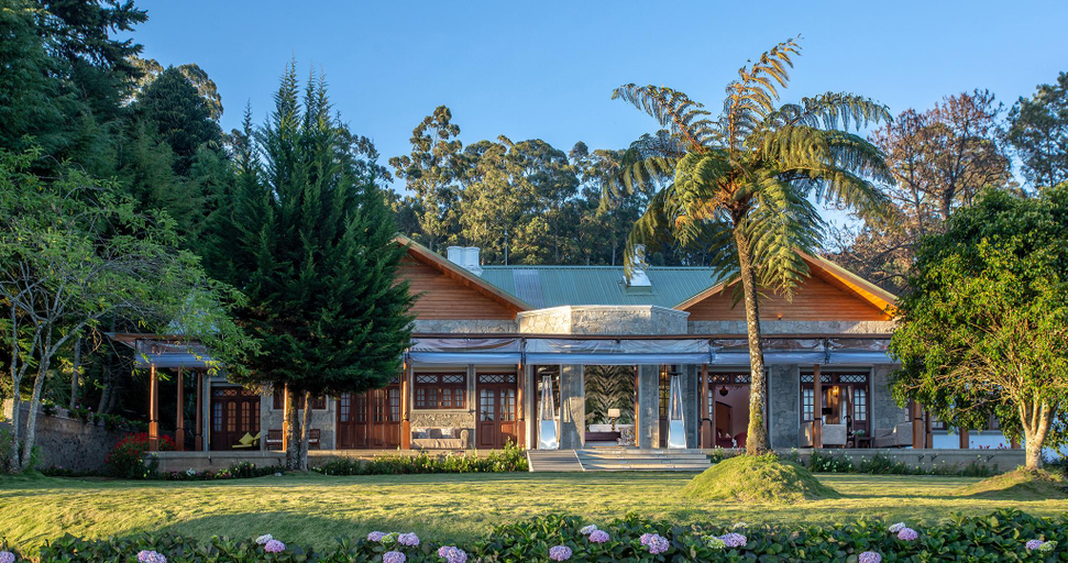 Exterior & Views