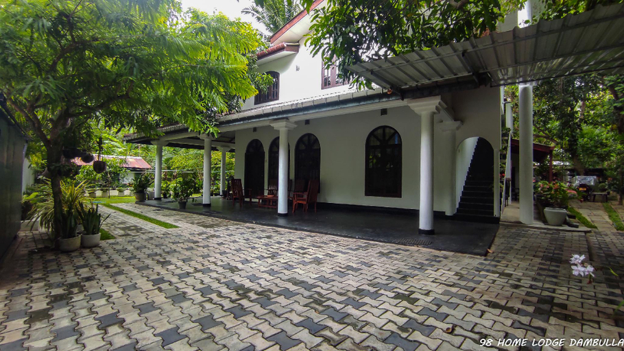 Exterior & Views