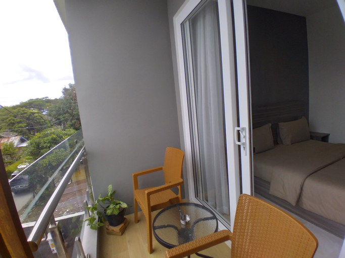 Exterior & Views 5