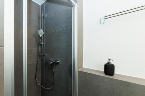 Shower, Spacious Flat in Taunusstein, Rheingau-Taunus-Kreis