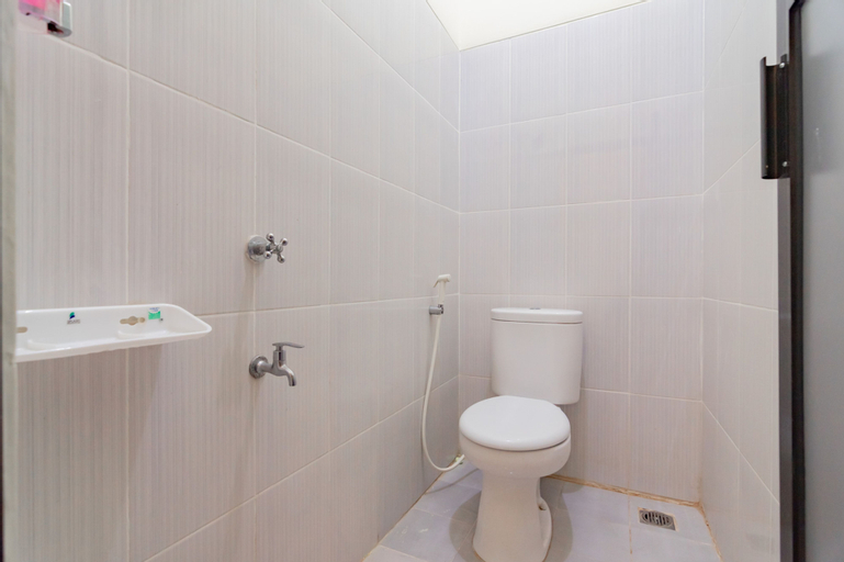 Bedroom 5, RedDoorz near Arka Sepinggan Airport Balikpapan, Balikpapan