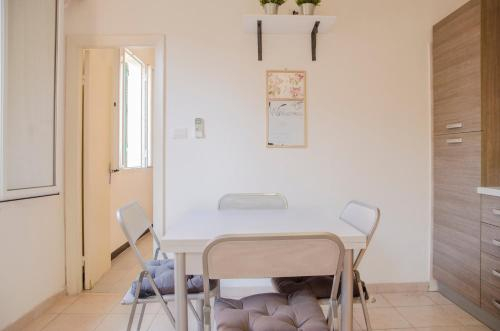 12 - Moneglia loft Terrazza privata GIGANTE, in CENTRO a soli 100m dal MARE e Spiaggia, Genova