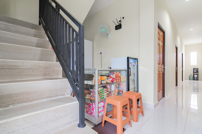 Public Area 2, RedDoorz near Arka Sepinggan Airport Balikpapan, Balikpapan
