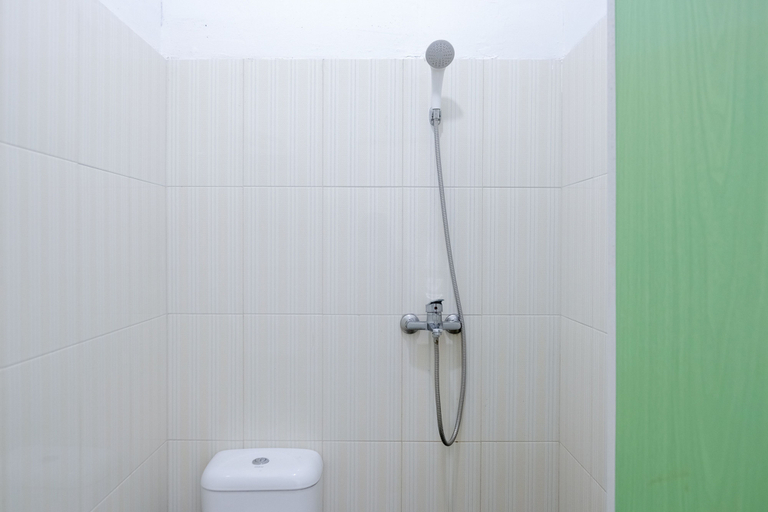 Bathroom 3, RedDoorz @ Aksara Medan, Medan