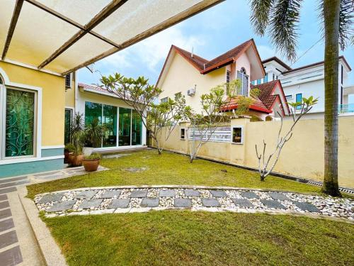 1, Nilai The Glass House Homestay Two Storey Bungalow, Seremban