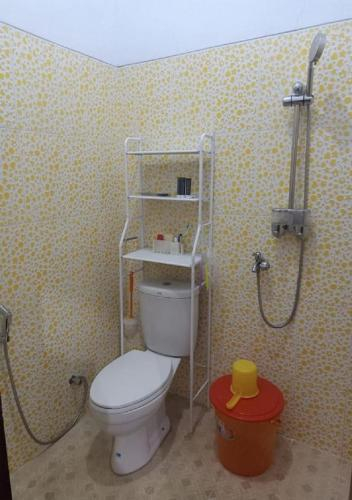Homestay Kuning Ceria - Murah, Akses kota & wisata, Kuningan