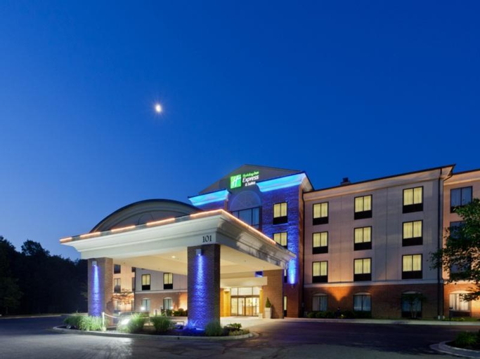Exterior & Views 2, Holiday Inn Express Hotel and Suites-North East, Cecil