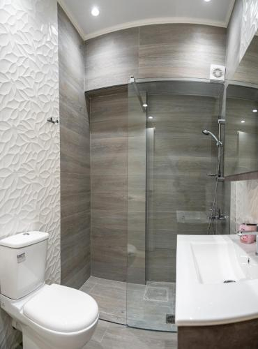 Bathroom 5, Evaggelismos metro st. 1 bedrm 2 pers. apartment, Attica