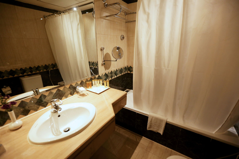 Bathroom 10