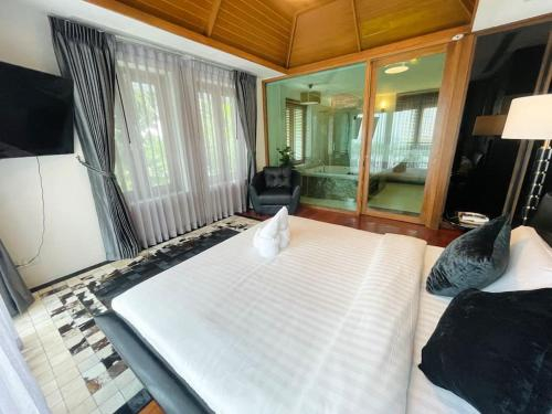 5, Yizen Beachfront Seaview Villa, Pattaya