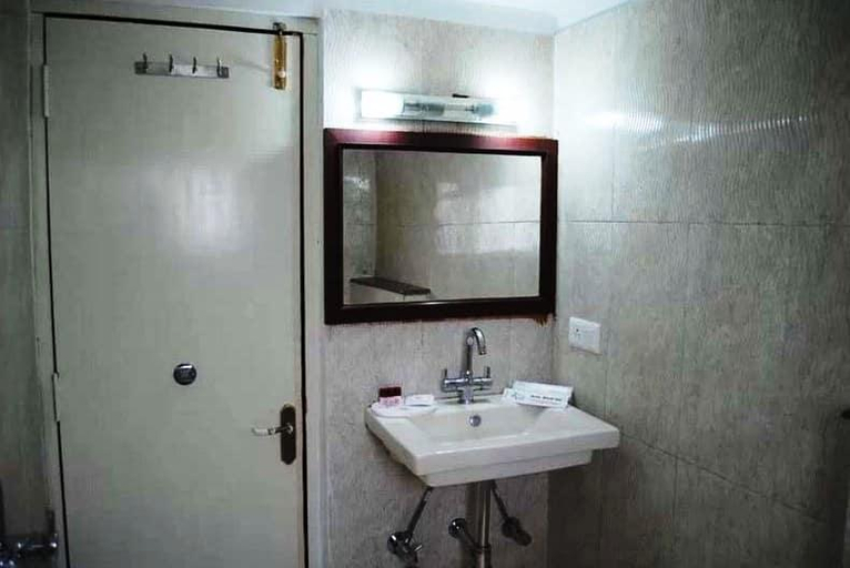 Bathroom, Hotel Royal Inn, Gwalior