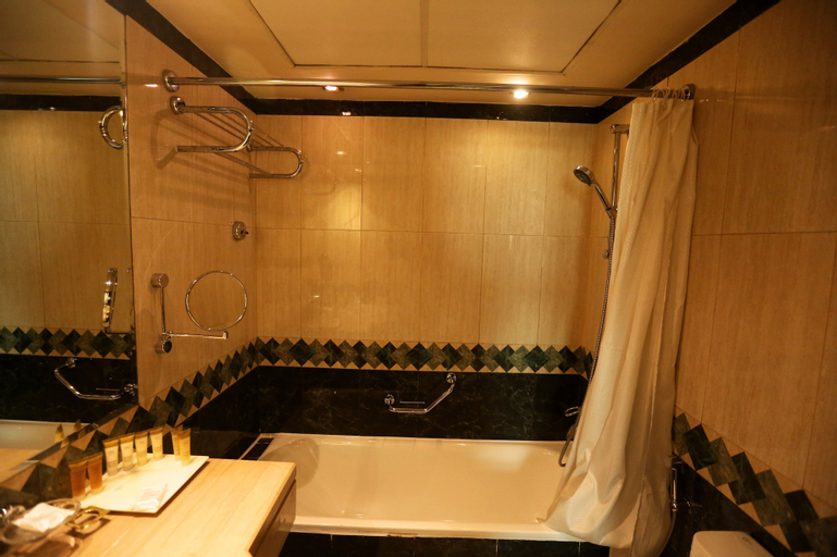 Bathroom 11