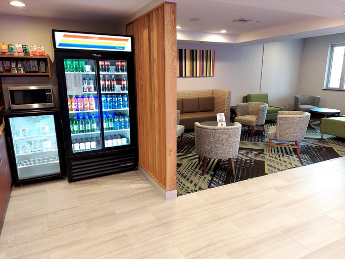 Food & Drinks 5, Holiday Inn Express Maspeth Hotel By IHG, New York