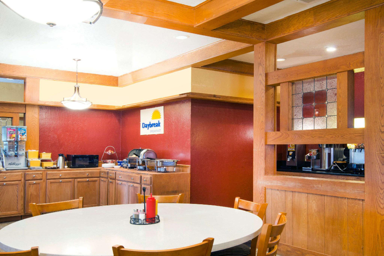 Food & Drinks 5, Travelodge by Wyndham Enid, Garfield