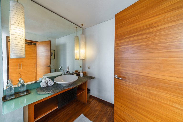 Bathroom 5, Villa Rio: Contemporary 2BR Villa in Downtown Seminyak, Badung