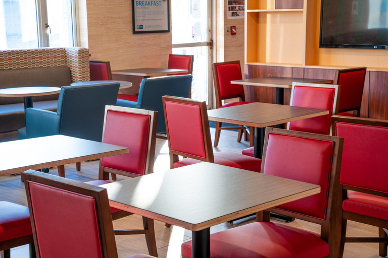 Food & Drinks 5, Holiday Inn Express Maspeth Hotel By IHG, New York