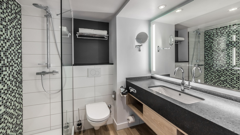Bathroom 18